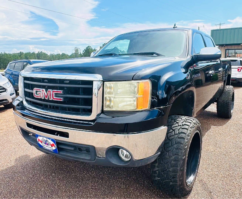 2011 GMC Sierra Image 2