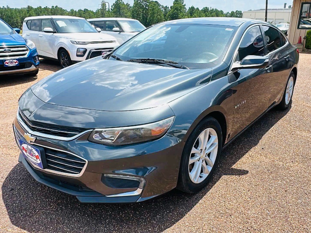 2017 Chevrolet Malibu Image 2