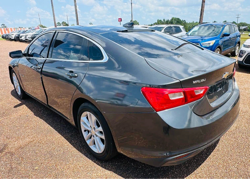 2017 Chevrolet Malibu Image 3