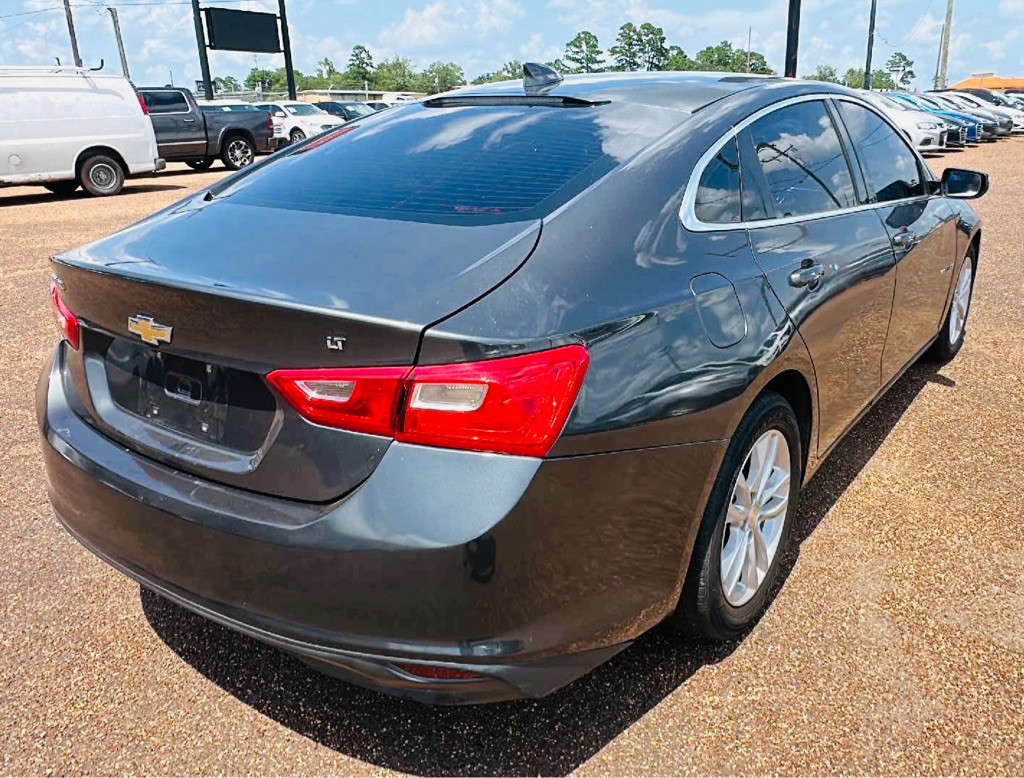 2017 Chevrolet Malibu Image 4