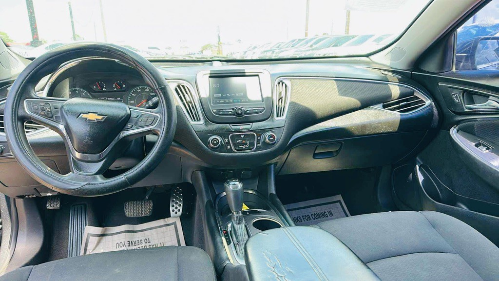 2017 Chevrolet Malibu Image 5