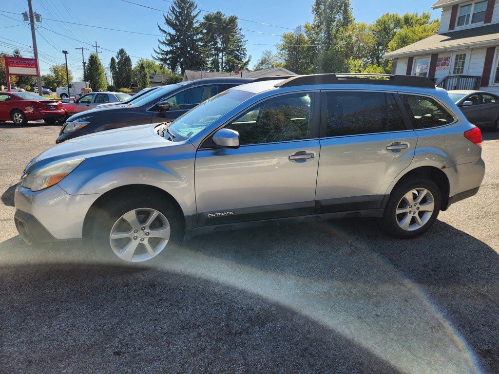 2014 Subaru Outback Image 2