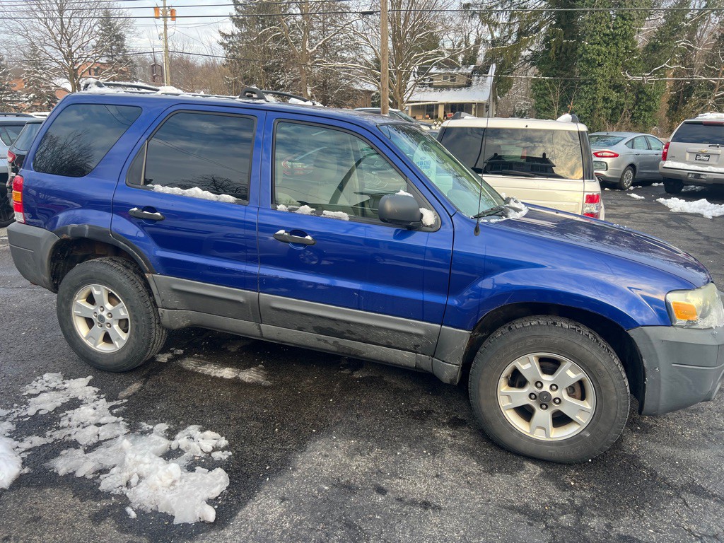 2005 Ford Escape Image 2
