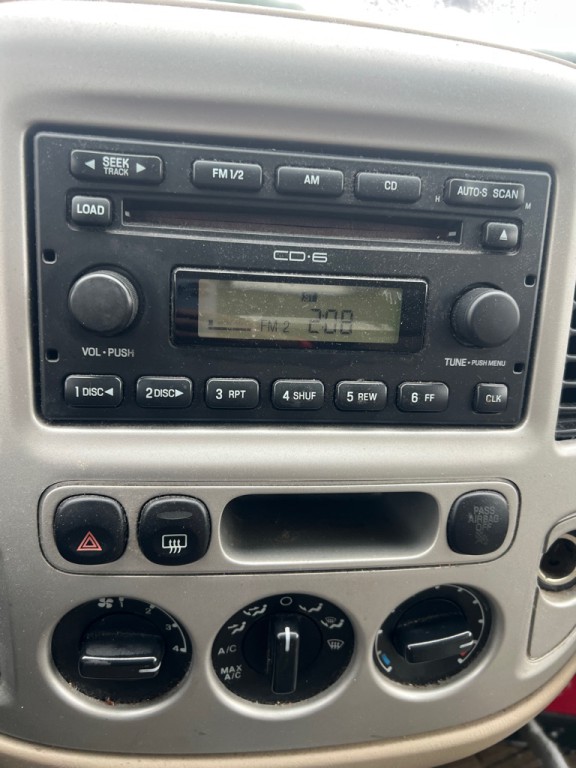 2005 Ford Escape Image 10