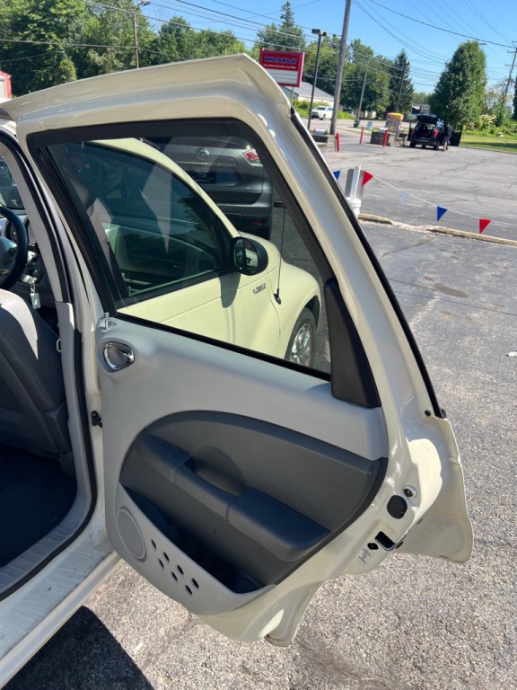 2006 Chrysler PT Cruiser Image 13