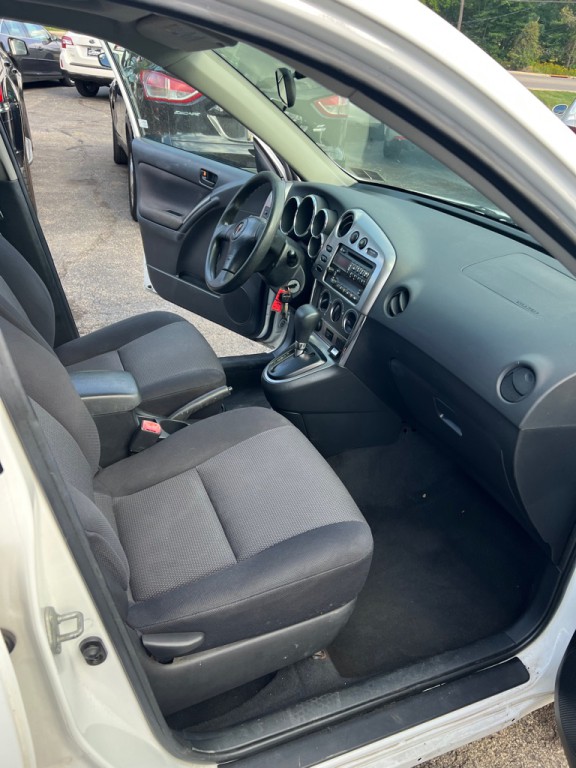2005 Pontiac Vibe Image 4