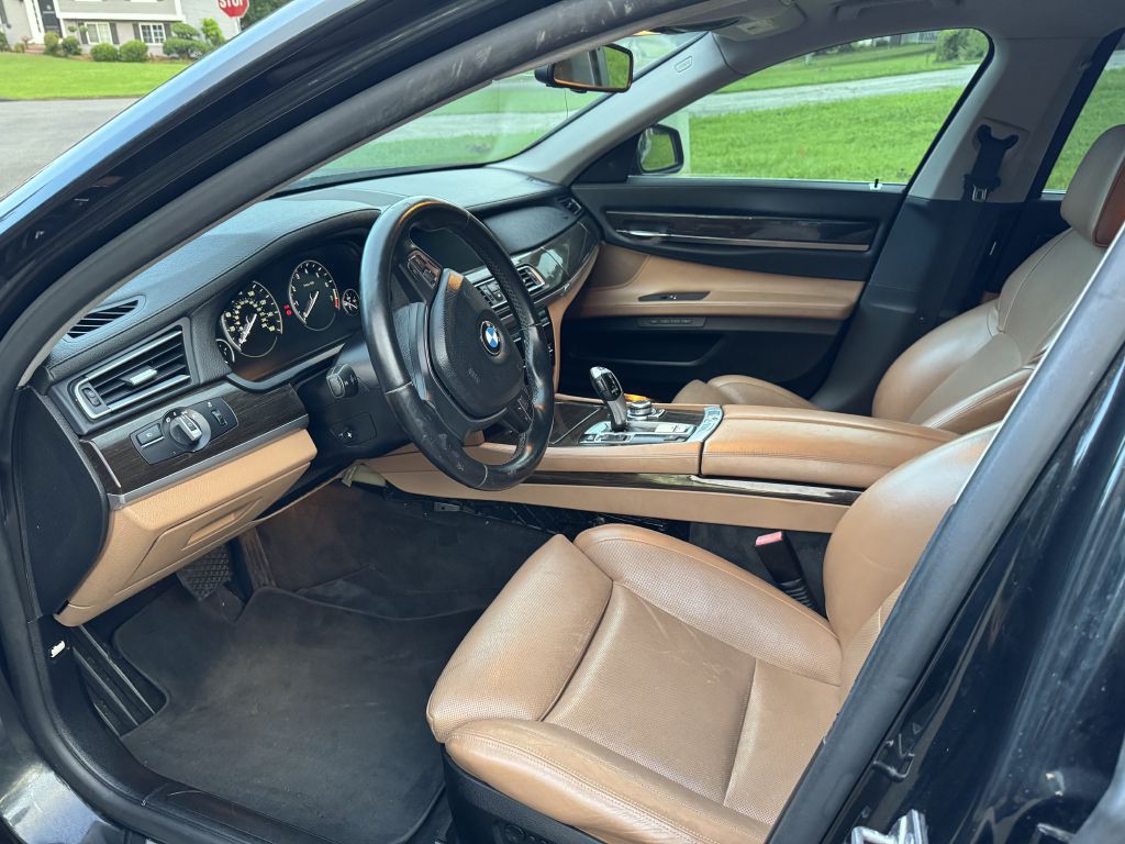 2012 BMW 7 Series Image 9