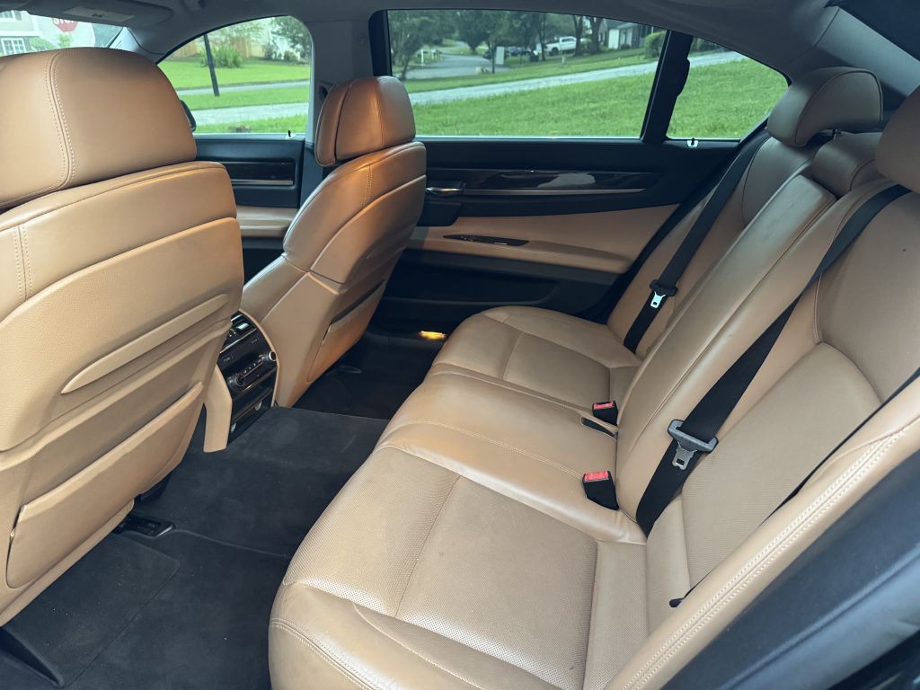 2012 BMW 7 Series Image 11