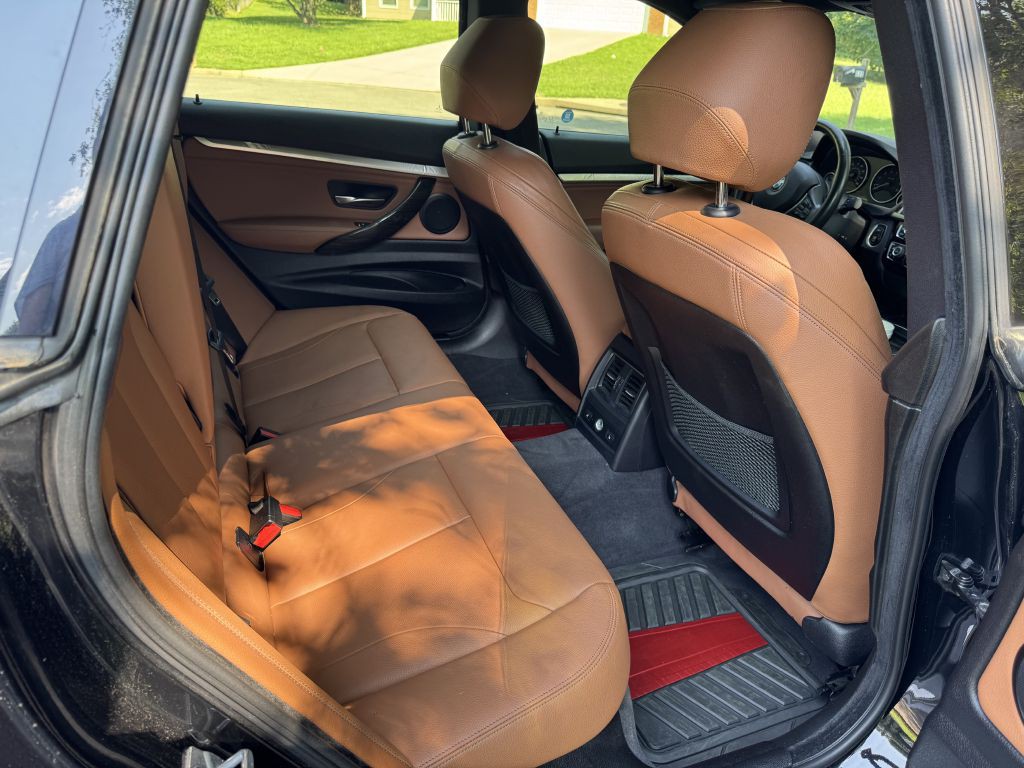 2017 BMW 3 Series Image 14