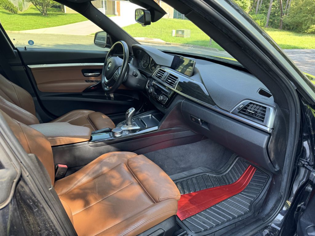 2017 BMW 3 Series Image 16