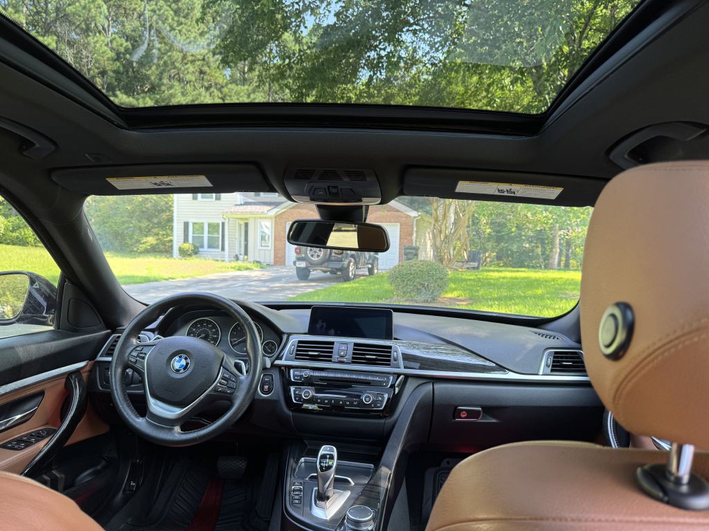 2017 BMW 3 Series Image 17