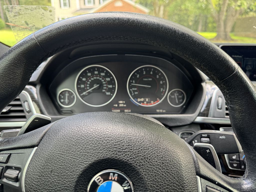 2017 BMW 3 Series Image 21