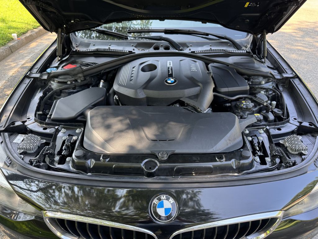 2017 BMW 3 Series Image 23