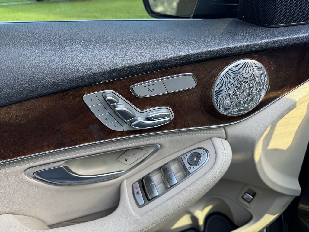 2015 Mercedes-Benz C-Class Image 9