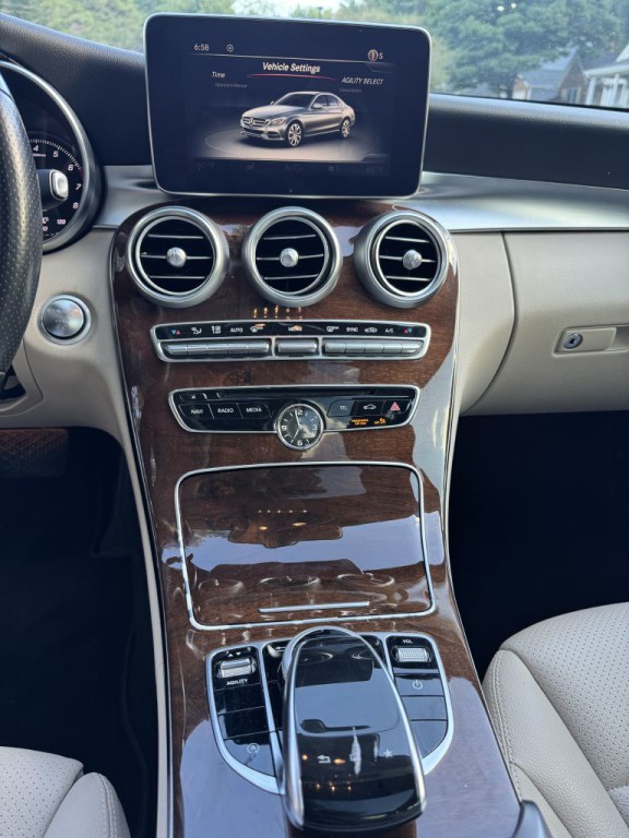 2015 Mercedes-Benz C-Class Image 18