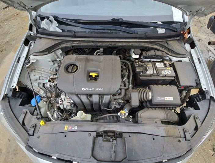2018 Hyundai Elantra Image 2