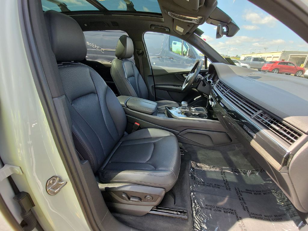 2017 Audi Q7 Image 9