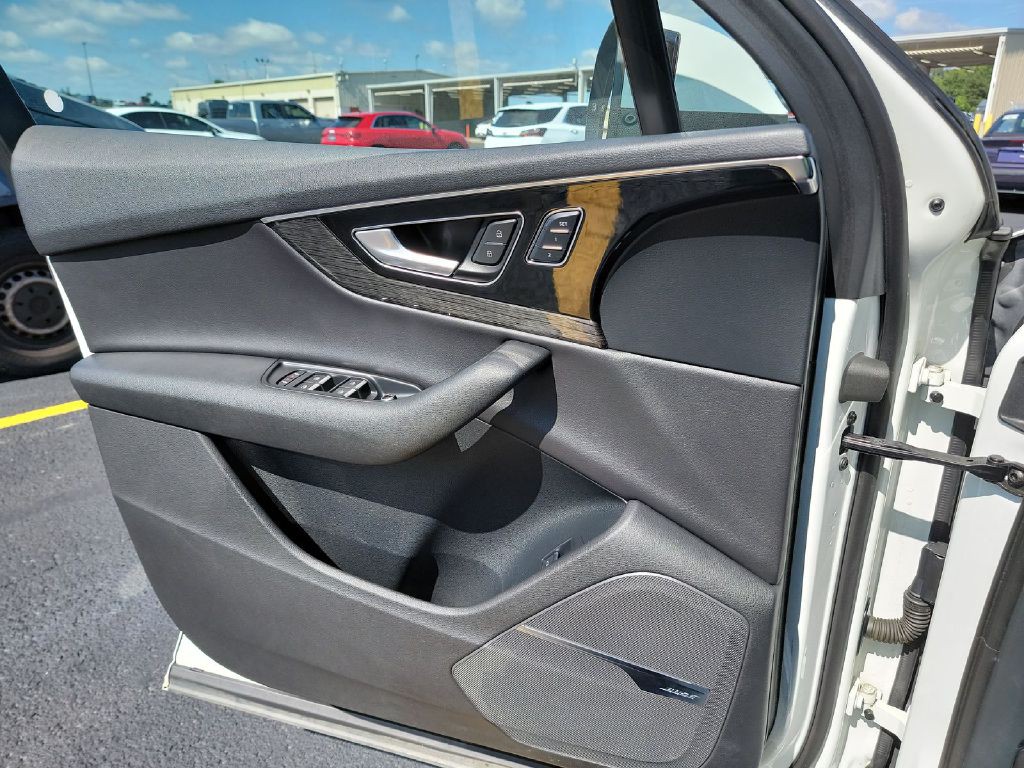 2017 Audi Q7 Image 11