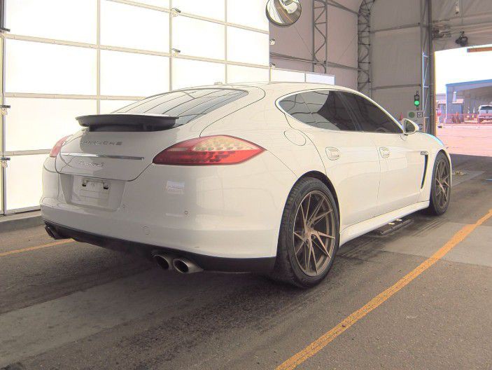 2011 Porsche Panamera Image 2