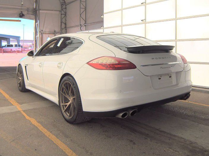 2011 Porsche Panamera Image 3