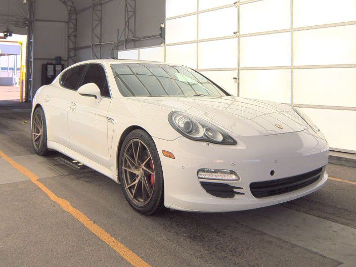 2011 Porsche Panamera Image 4