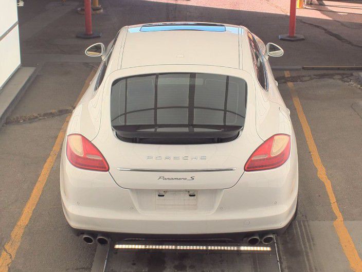 2011 Porsche Panamera Image 7