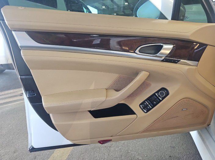 2011 Porsche Panamera Image 9