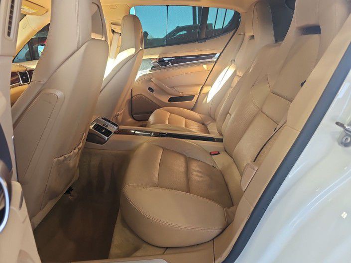 2011 Porsche Panamera Image 11