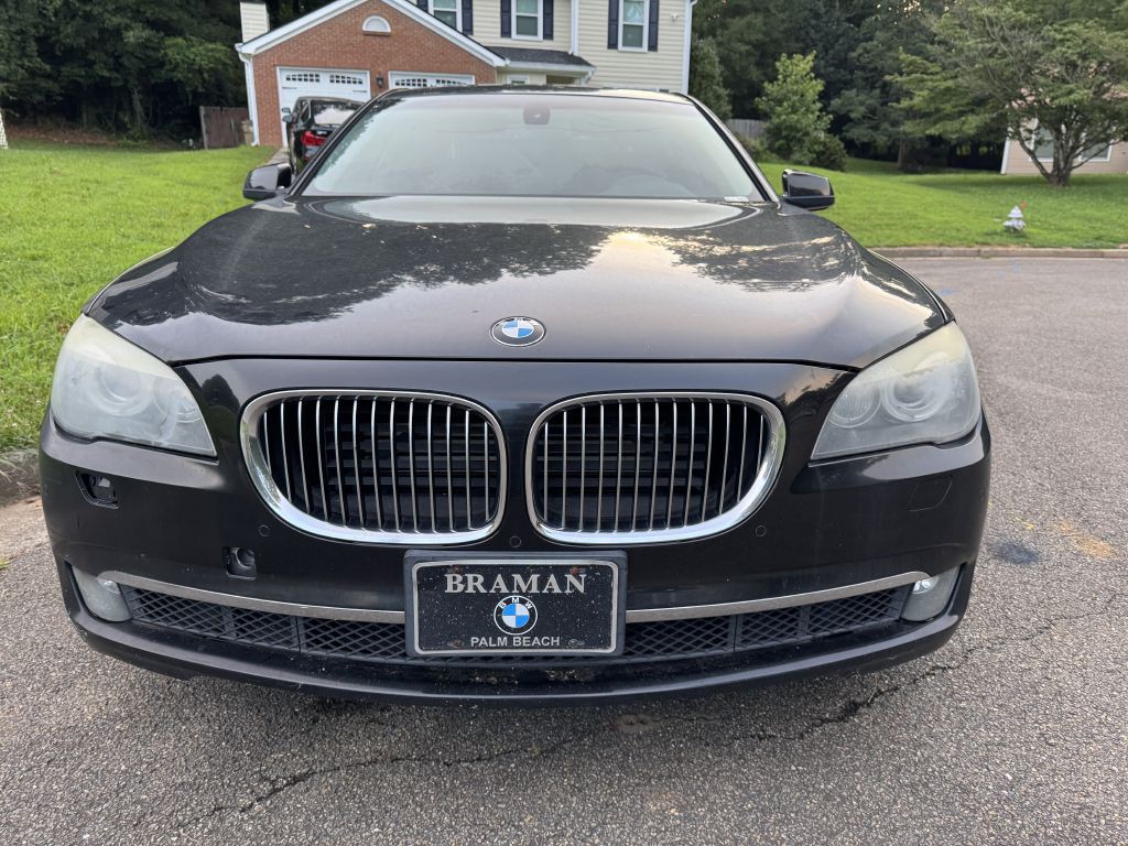2012 BMW 7 Series Image 2