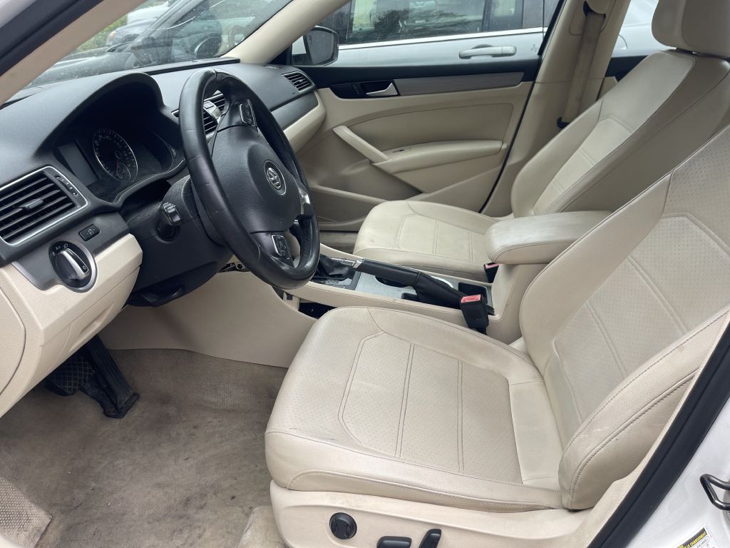 2014 Volkswagen Passat Image 7