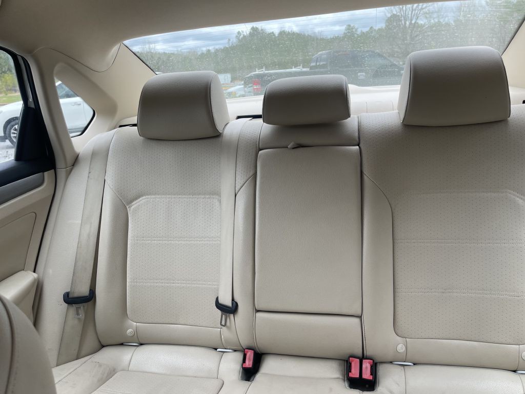 2014 Volkswagen Passat Image 8