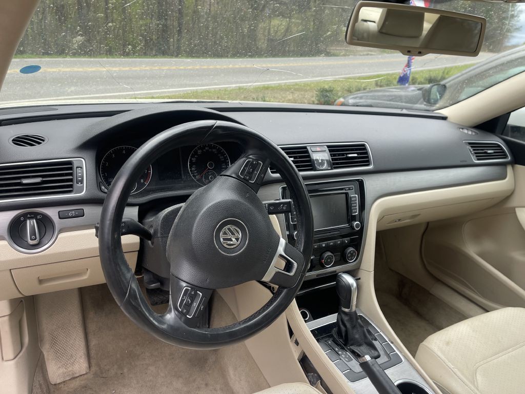 2014 Volkswagen Passat Image 9