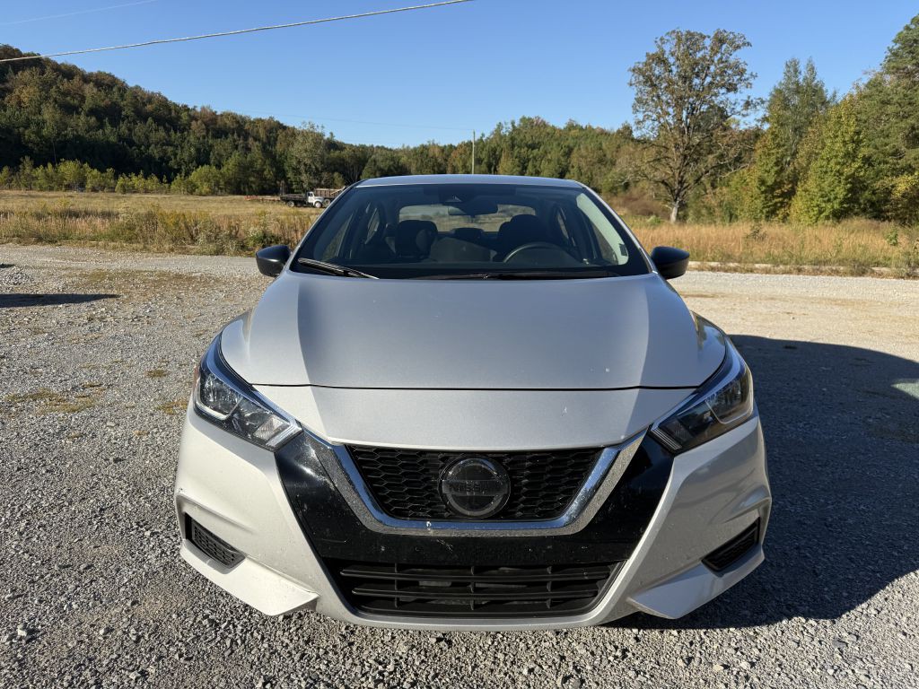 2022 Nissan Versa Image 2