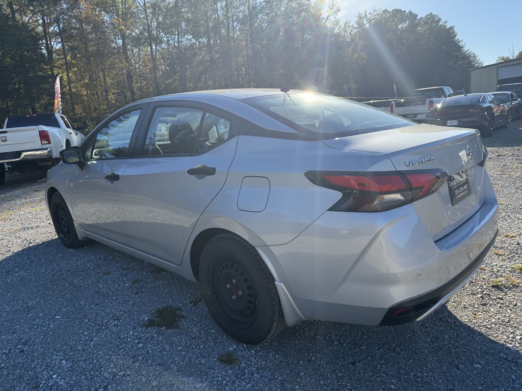 2022 Nissan Versa Image 4