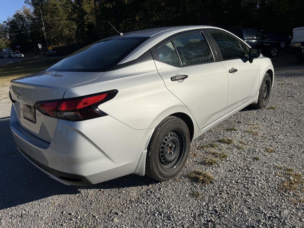2022 Nissan Versa Image 6