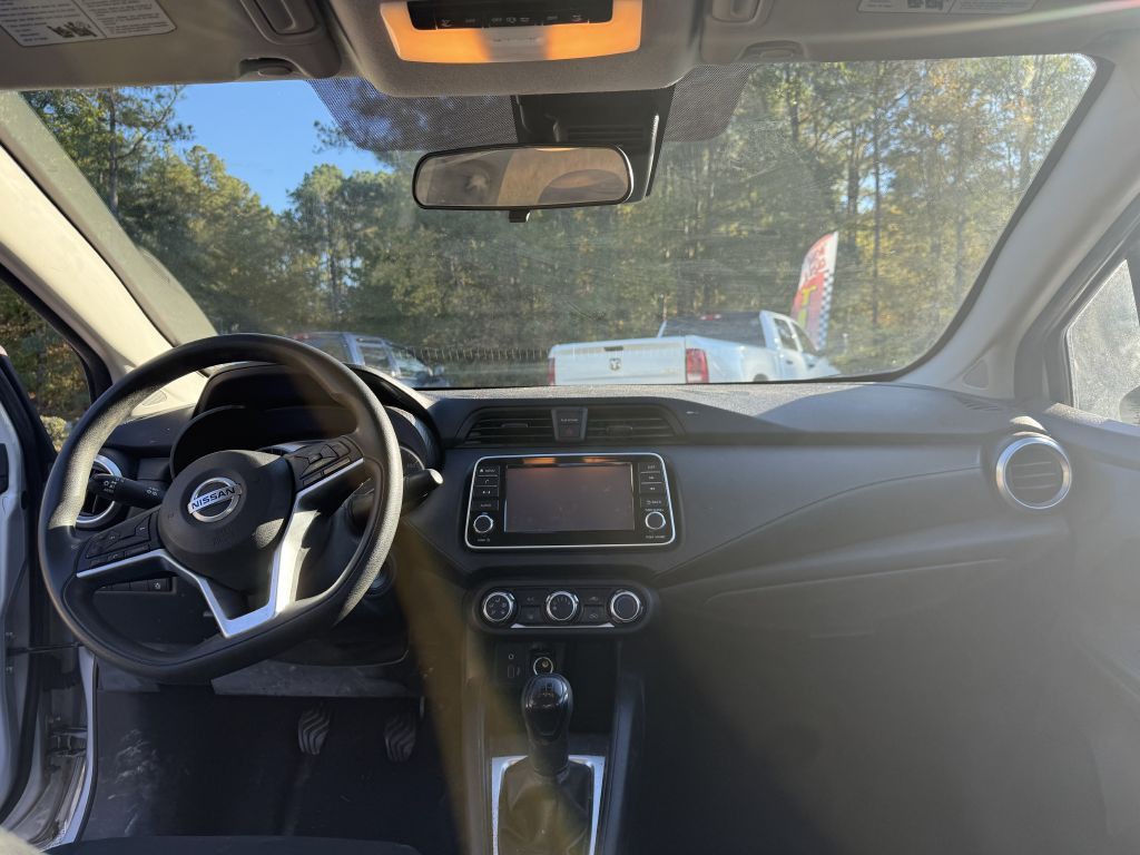 2022 Nissan Versa Image 8