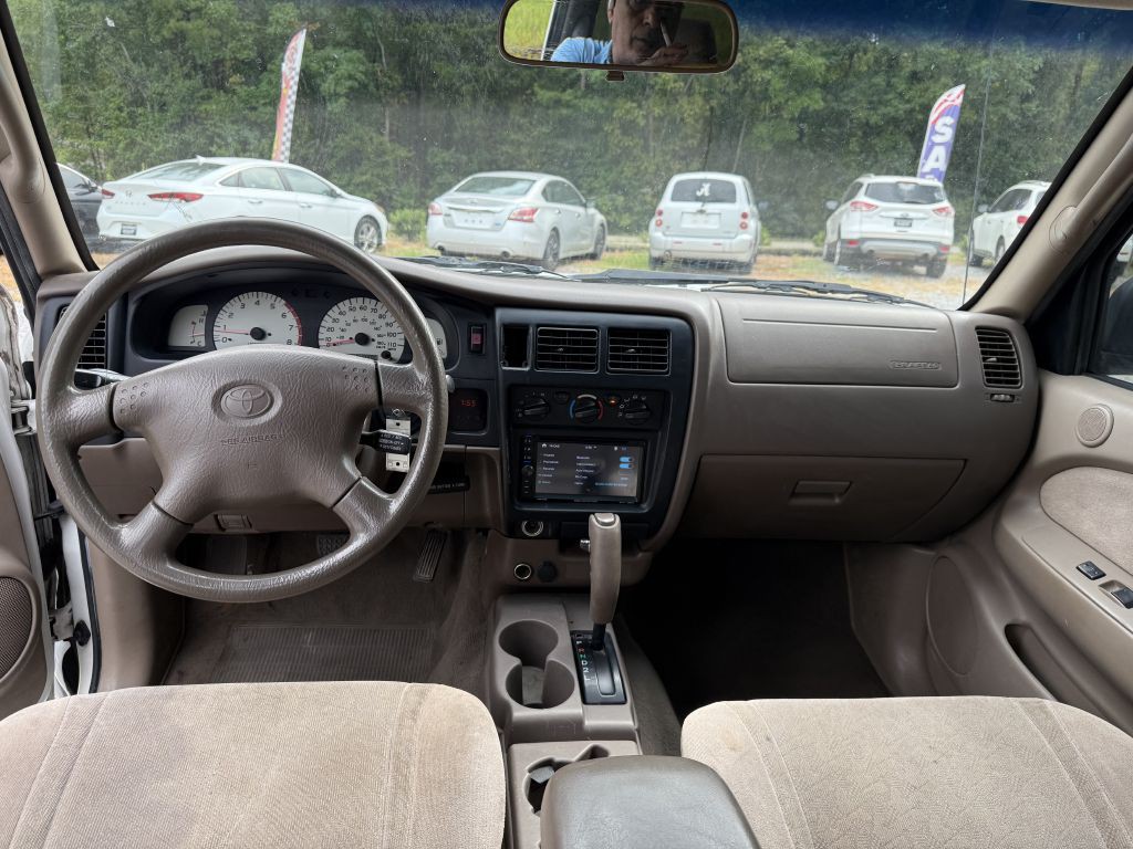 2004 Toyota Tacoma Image 8
