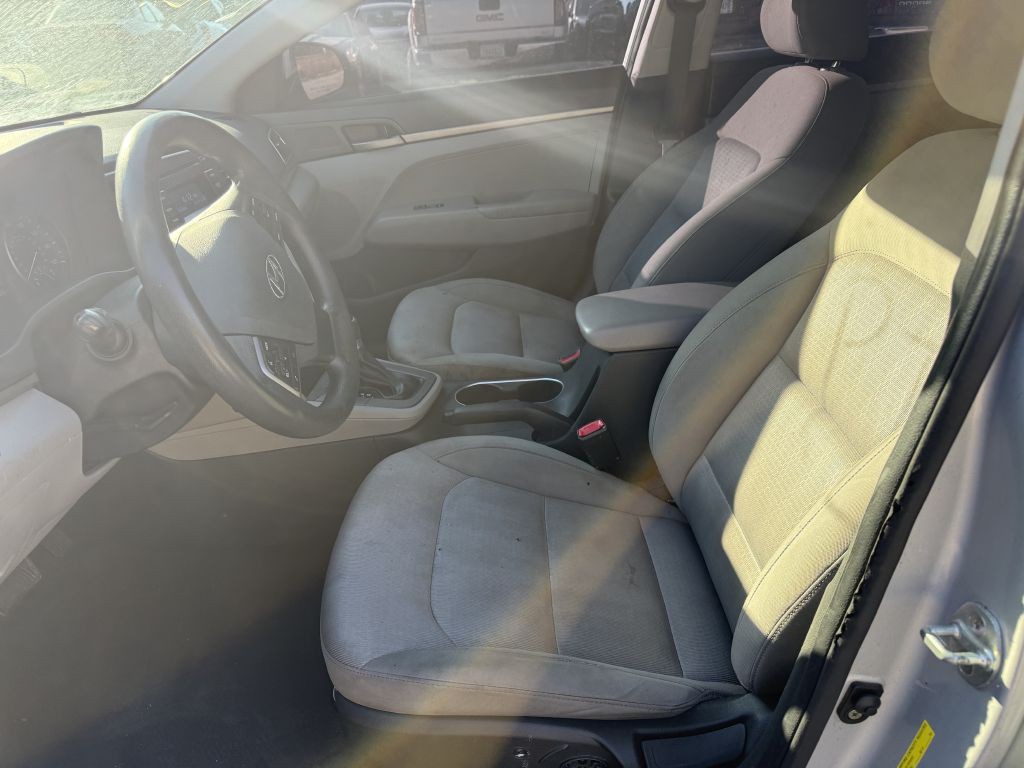 2017 Hyundai Elantra Image 5