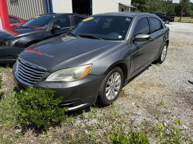 2013 Chrysler 200 Image 2