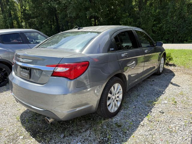 2013 Chrysler 200 Image 3