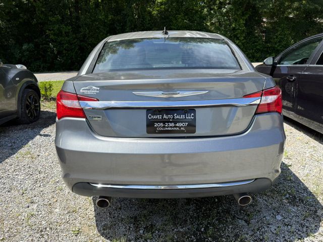 2013 Chrysler 200 Image 4
