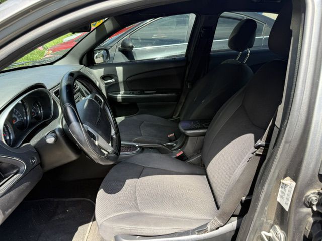 2013 Chrysler 200 Image 7