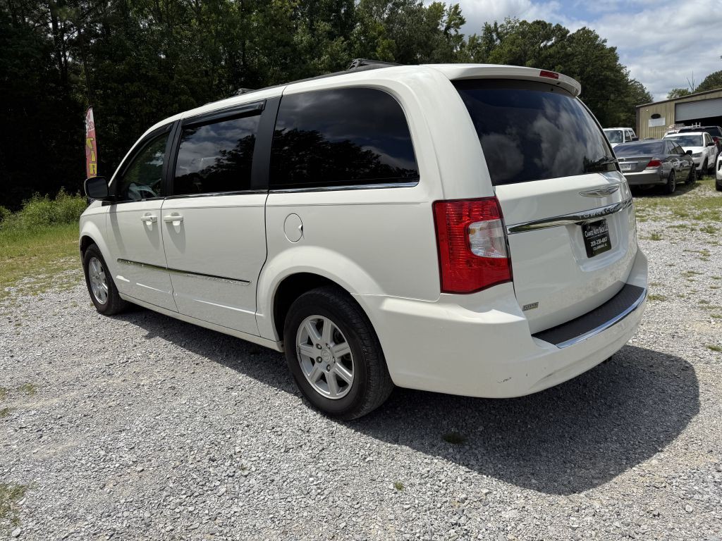 2013 Chrysler Town & Country Image 4