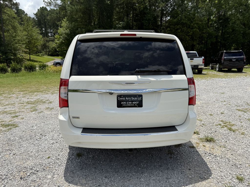 2013 Chrysler Town & Country Image 5