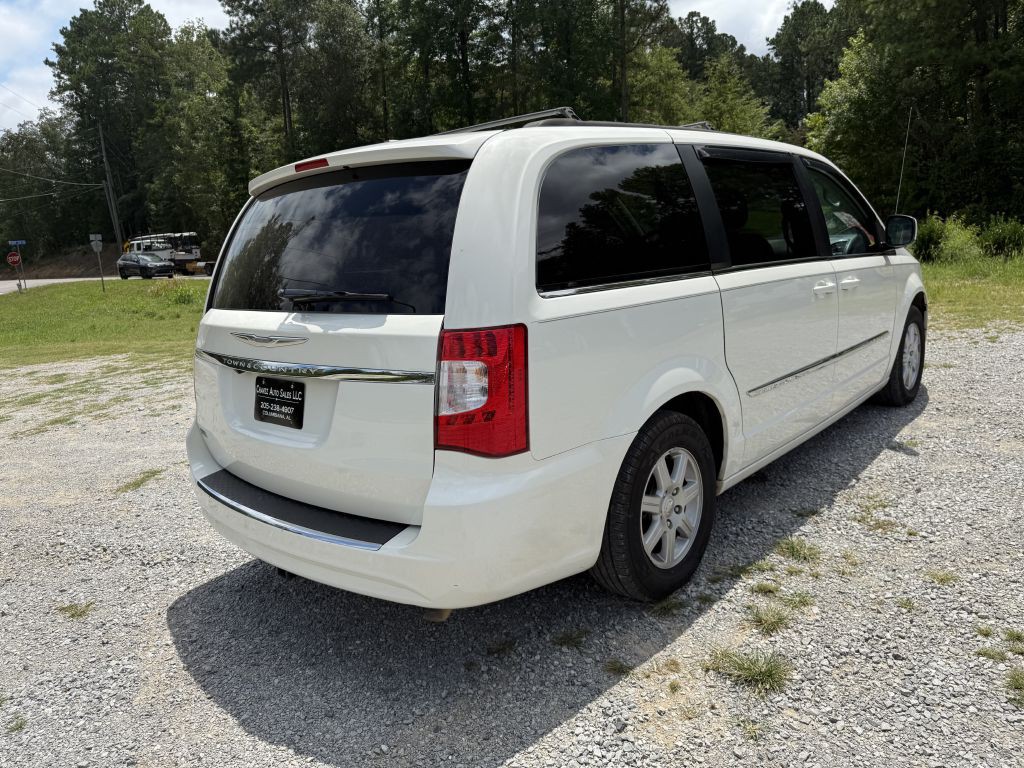 2013 Chrysler Town & Country Image 6