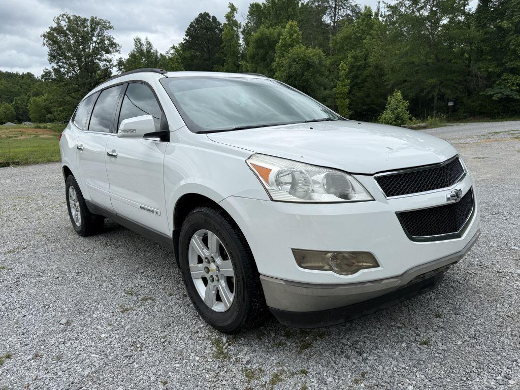 2010 Chevrolet Traverse Image 1