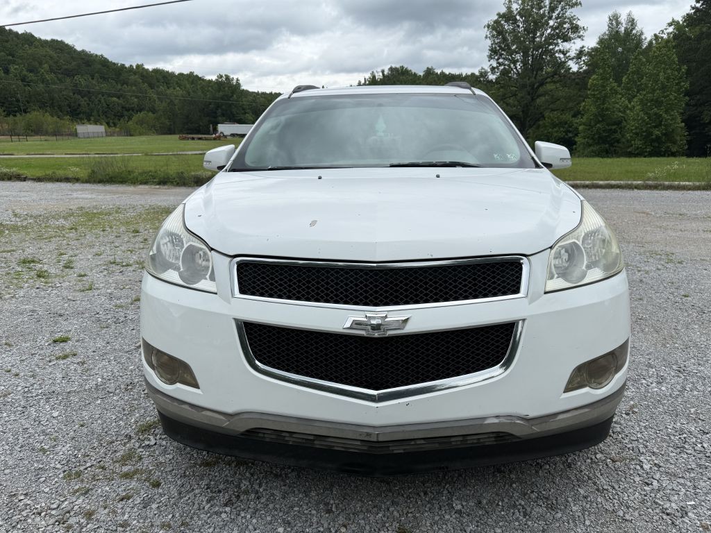 2010 Chevrolet Traverse Image 2