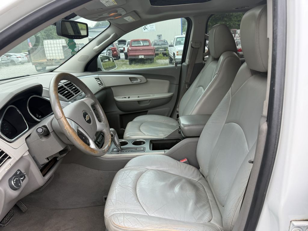 2010 Chevrolet Traverse Image 6
