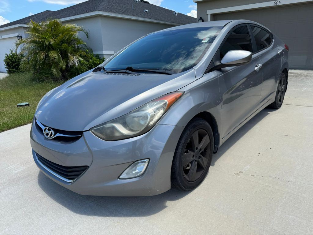 2013 Hyundai Elantra Image 1