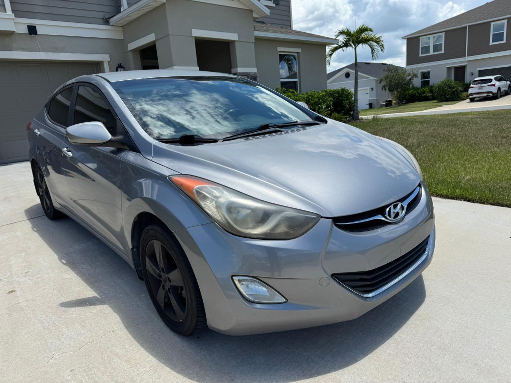 2013 Hyundai Elantra Image 2